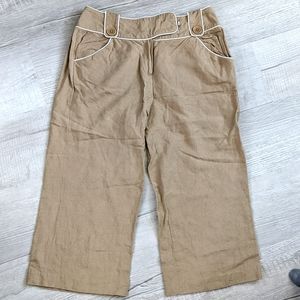 Larry Levine Dressy Capris with white piping and buttons size 6